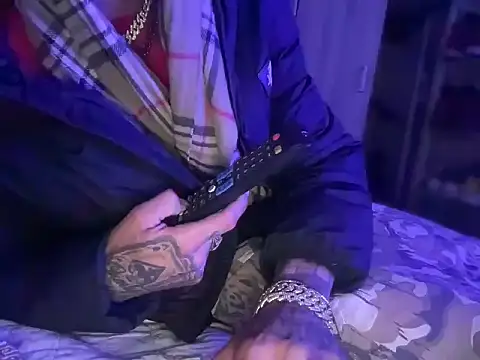 Snapshot of badboy366 chatting on April 3, 2026, 9:27 am badboy366 online show from April 3, 2026, 9:27 am