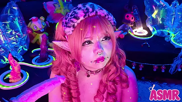 LaytonBox online show from December 1, 2025, 1:23 pm