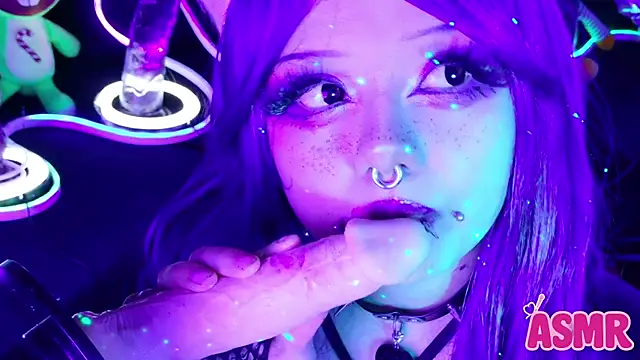 LaytonBox online show from November 22, 2025, 3:00 pm