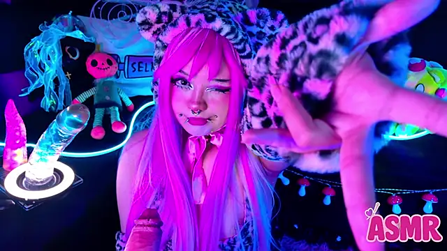 LaytonBox online show from October 11, 2025, 1:56 pm