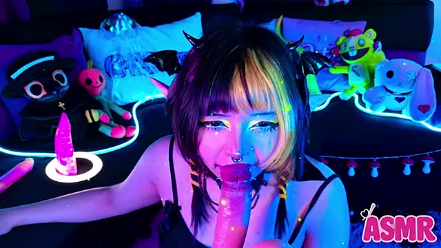 LaytonBox online show from October 23, 2025, 3:32 pm