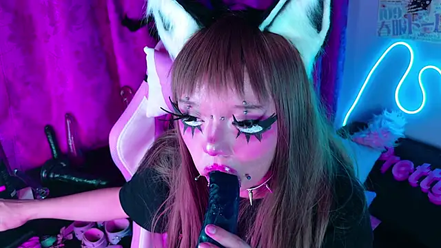 LaytonBox online show from March 3, 2025, 2:44 am