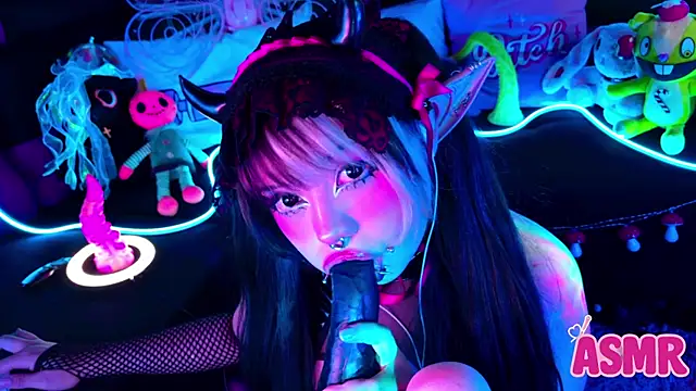 LaytonBox online show from October 12, 2025, 2:18 pm