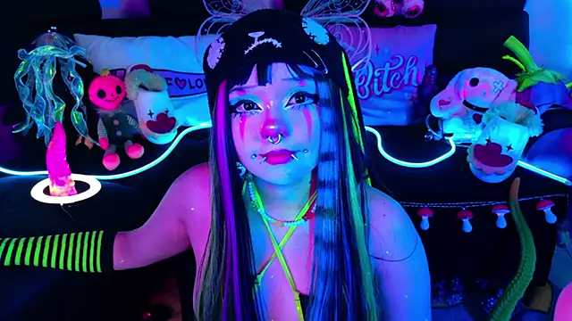 LaytonBox online show from October 7, 2025, 1:56 pm