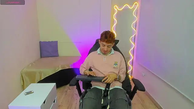 Snapshot of Axel_tay chatting on October 19, 2025, 3:31 am Axel tay online show from October 19, 2025, 3:31 am