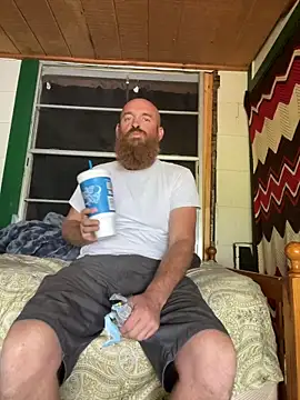 Snapshot of 32XRedBeard chatting on April 8, 2026, 9:38 pm 32XRedBeard online show from April 8, 2026, 9:38 pm