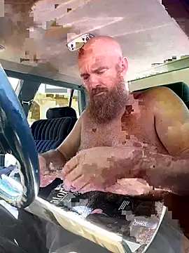 Snapshot of 32XRedBeard chatting on April 17, 2026, 5:16 pm 32XRedBeard online show from April 17, 2026, 5:16 pm