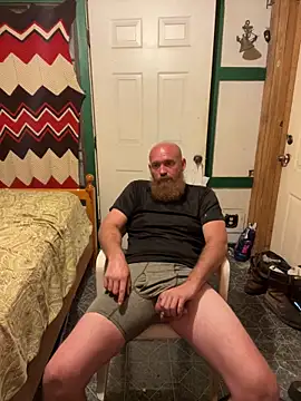 Snapshot of 32XRedBeard chatting on April 7, 2026, 9:38 pm 32XRedBeard online show from April 7, 2026, 9:38 pm