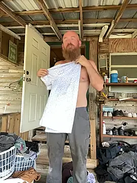 Snapshot of 32XRedBeard chatting on April 23, 2026, 8:43 pm 32XRedBeard online show from April 23, 2026, 8:43 pm