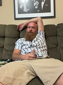 Snapshot of 32XRedBeard chatting on May 8, 2026, 10:46 pm 32XRedBeard online show from May 8, 2026, 10:46 pm