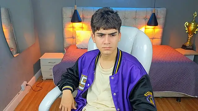 Snapshot of Tommy18__ chatting on March 14, 2025, 7:15 am Tommy18 online show from March 14, 2025, 7:15 am