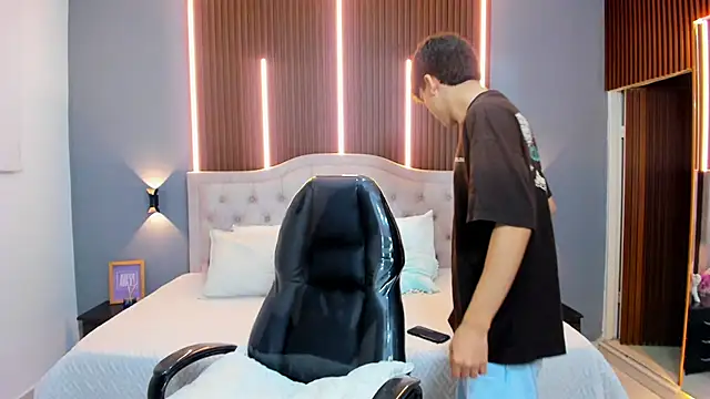 Snapshot of Tommy18__ chatting on October 23, 2025, 3:16 am Tommy18 online show from October 23, 2025, 3:16 am