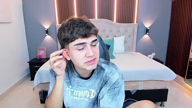 Snapshot of Tommy18__ chatting on June 12, 2026, 3:26 am Tommy18 online show from June 12, 2026, 3:26 am