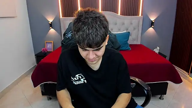 Snapshot of Tommy18__ chatting on February 14, 2026, 3:40 am Tommy18 online show from February 14, 2026, 3:40 am