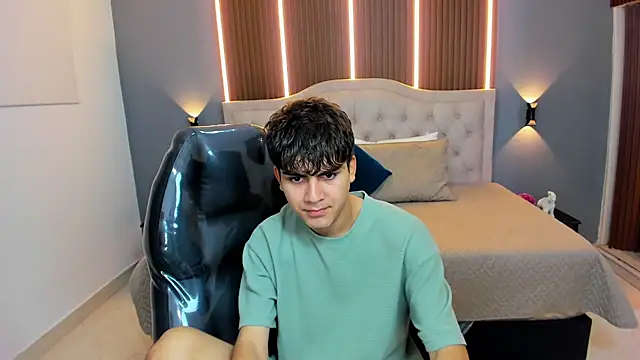 Snapshot of Tommy18__ chatting on November 30, 2025, 3:40 am Tommy18 online show from November 30, 2025, 3:40 am