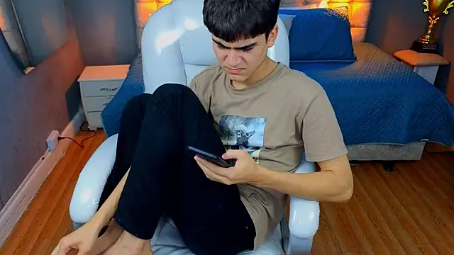 Snapshot of Tommy18__ chatting on March 18, 2025, 10:50 am Tommy18 online show from March 18, 2025, 10:50 am