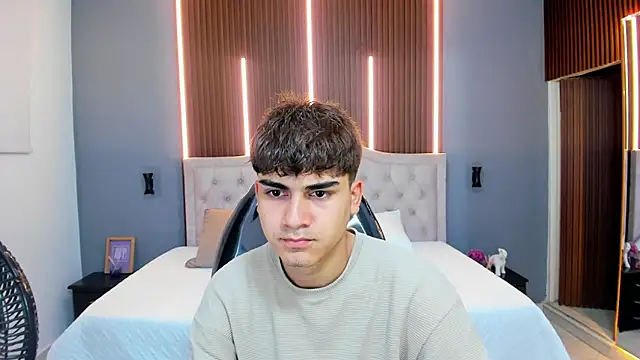 Snapshot of Tommy18__ chatting on October 31, 2025, 3:36 am Tommy18 online show from October 31, 2025, 3:36 am