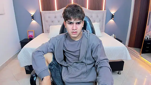 Snapshot of Tommy18__ chatting on January 11, 2026, 3:24 am Tommy18 online show from January 11, 2026, 3:24 am