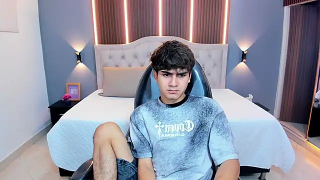 Snapshot of Tommy18__ chatting on February 7, 2026, 3:25 am Tommy18 online show from February 7, 2026, 3:25 am