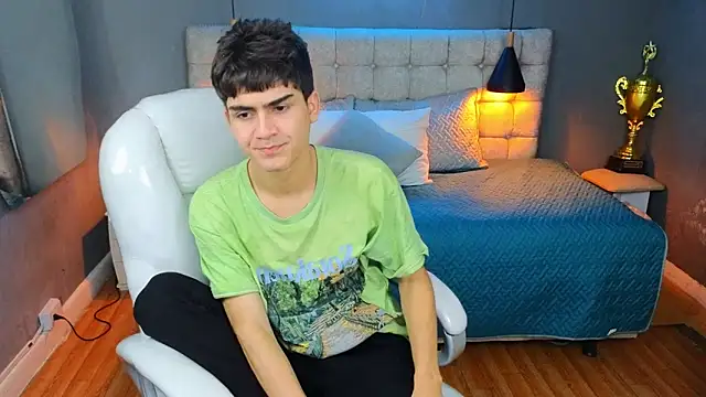 Snapshot of Tommy18__ chatting on March 15, 2025, 8:15 am Tommy18 online show from March 15, 2025, 8:15 am