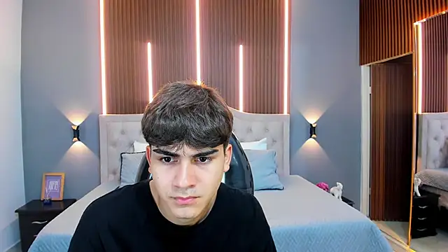 Snapshot of Tommy18__ chatting on October 21, 2025, 3:28 am Tommy18 online show from October 21, 2025, 3:28 am