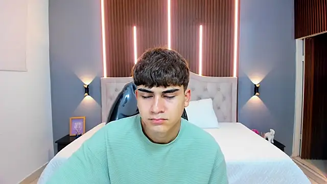 Snapshot of Tommy18__ chatting on November 2, 2025, 3:33 am Tommy18 online show from November 2, 2025, 3:33 am