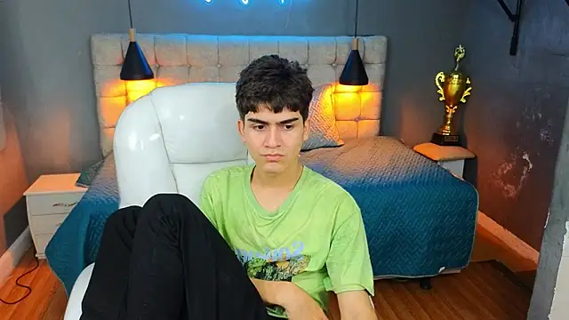 Snapshot of Tommy18__ chatting on March 15, 2025, 11:19 am Tommy18 online show from March 15, 2025, 11:19 am