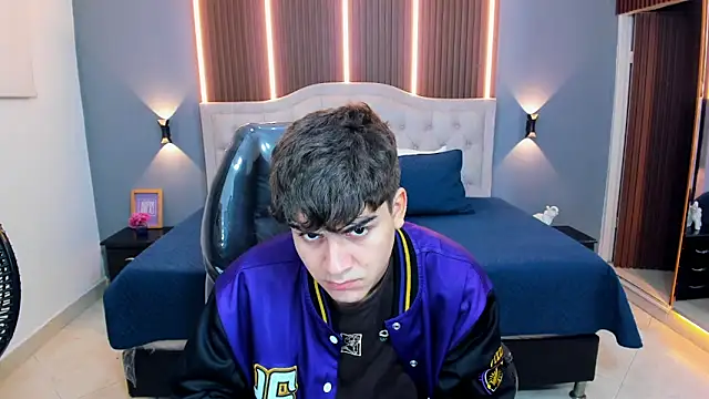 Snapshot of Tommy18__ chatting on February 24, 2026, 3:29 am Tommy18 online show from February 24, 2026, 3:29 am