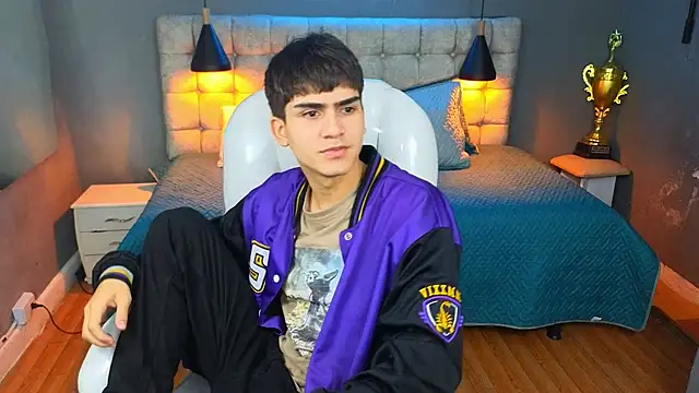 Snapshot of Tommy18__ chatting on March 16, 2025, 6:42 am Tommy18 online show from March 16, 2025, 6:42 am