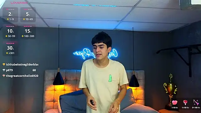 Snapshot of Tommy18__ chatting on March 21, 2025, 11:12 am Tommy18 online show from March 21, 2025, 11:12 am