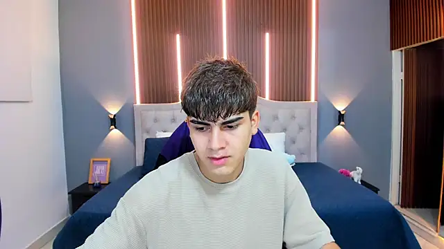 Snapshot of Tommy18__ chatting on October 18, 2025, 3:30 am Tommy18 online show from October 18, 2025, 3:30 am