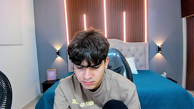 Snapshot of Tommy18__ chatting on September 21, 2025, 3:33 am Tommy18 online show from September 21, 2025, 3:33 am