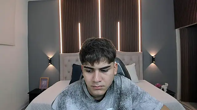 Snapshot of Tommy18__ chatting on December 19, 2025, 3:32 am Tommy18 online show from December 19, 2025, 3:32 am