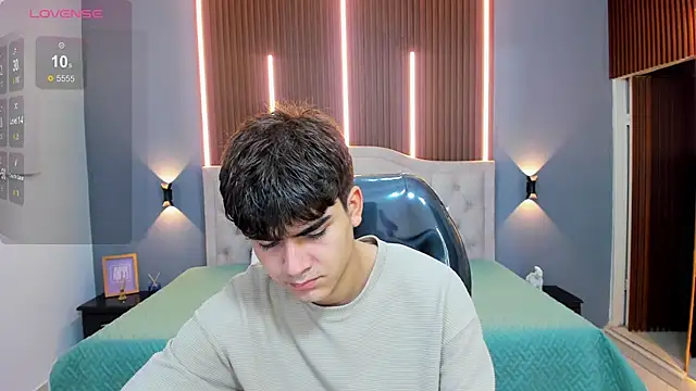 Snapshot of Tommy18__ chatting on September 10, 2025, 3:27 am Tommy18 online show from September 10, 2025, 3:27 am