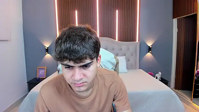 Snapshot of Tommy18__ chatting on November 19, 2025, 3:28 am Tommy18 online show from November 19, 2025, 3:28 am