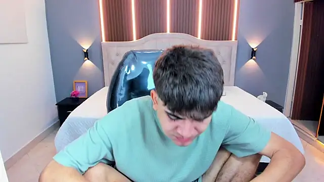 Snapshot of Tommy18__ chatting on February 8, 2026, 3:26 am Tommy18 online show from February 8, 2026, 3:26 am