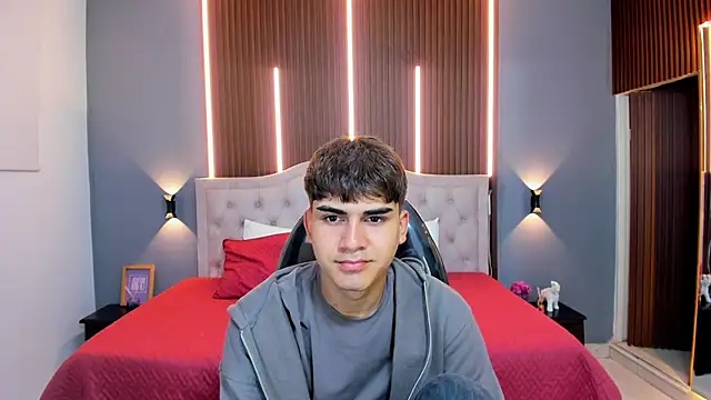 Snapshot of Tommy18__ chatting on October 29, 2025, 3:27 am Tommy18 online show from October 29, 2025, 3:27 am