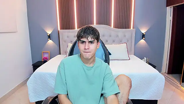 Snapshot of Tommy18__ chatting on January 9, 2026, 3:24 am Tommy18 online show from January 9, 2026, 3:24 am