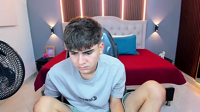 Snapshot of Tommy18__ chatting on February 12, 2026, 3:28 am Tommy18 online show from February 12, 2026, 3:28 am