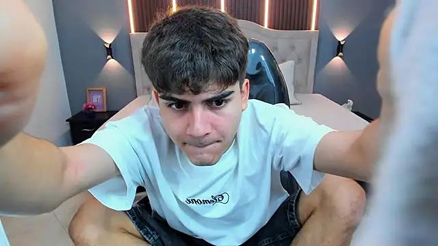 Snapshot of Tommy18__ chatting on February 19, 2026, 3:25 am Tommy18 online show from February 19, 2026, 3:25 am