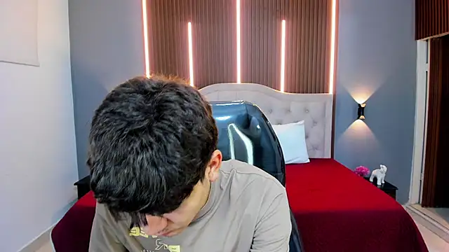 Snapshot of Tommy18__ chatting on October 25, 2025, 3:28 am Tommy18 online show from October 25, 2025, 3:28 am