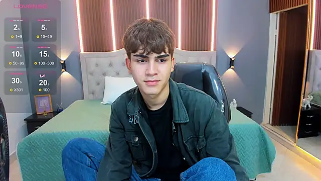 Snapshot of Tommy18__ chatting on September 11, 2025, 3:39 am Tommy18 online show from September 11, 2025, 3:39 am