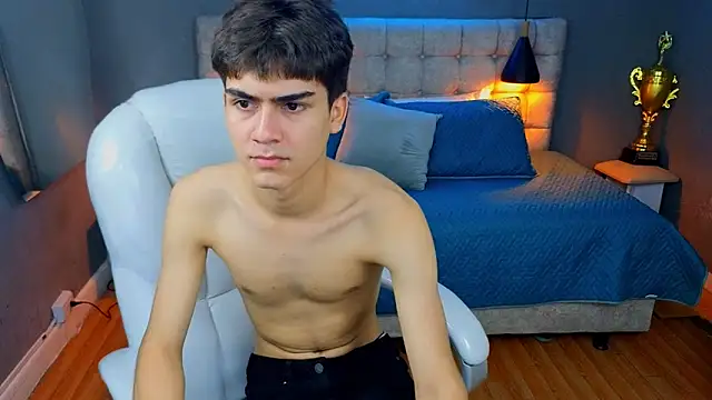 Snapshot of Tommy18__ chatting on March 18, 2025, 7:44 am Tommy18 online show from March 18, 2025, 7:44 am