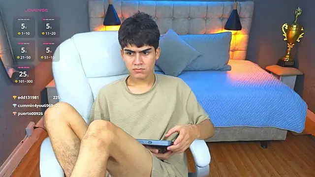 Snapshot of Tommy18__ chatting on March 19, 2025, 6:35 am Tommy18 online show from March 19, 2025, 6:35 am