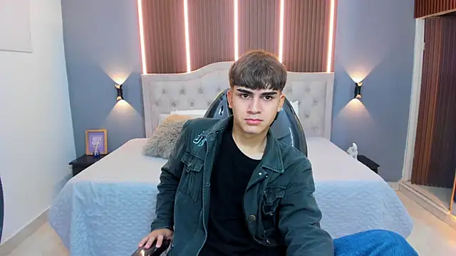 Snapshot of Tommy18__ chatting on October 5, 2025, 3:41 am Tommy18 online show from October 5, 2025, 3:41 am