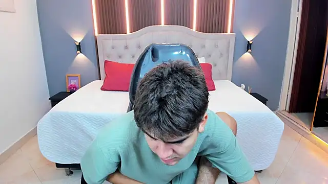 Snapshot of Tommy18__ chatting on January 7, 2026, 3:22 am Tommy18 online show from January 7, 2026, 3:22 am