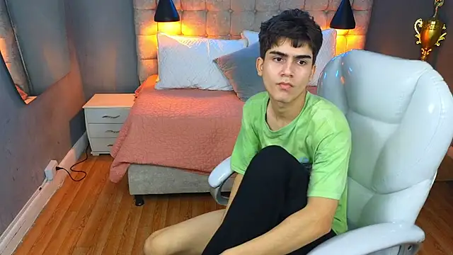 Snapshot of Tommy18__ chatting on March 12, 2025, 10:16 am Tommy18 online show from March 12, 2025, 10:16 am