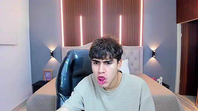 Snapshot of Tommy18__ chatting on November 29, 2025, 3:39 am Tommy18 online show from November 29, 2025, 3:39 am