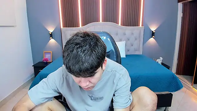 Snapshot of Tommy18__ chatting on January 18, 2026, 3:32 am Tommy18 online show from January 18, 2026, 3:32 am