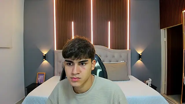 Snapshot of Tommy18__ chatting on November 4, 2025, 3:43 am Tommy18 online show from November 4, 2025, 3:43 am